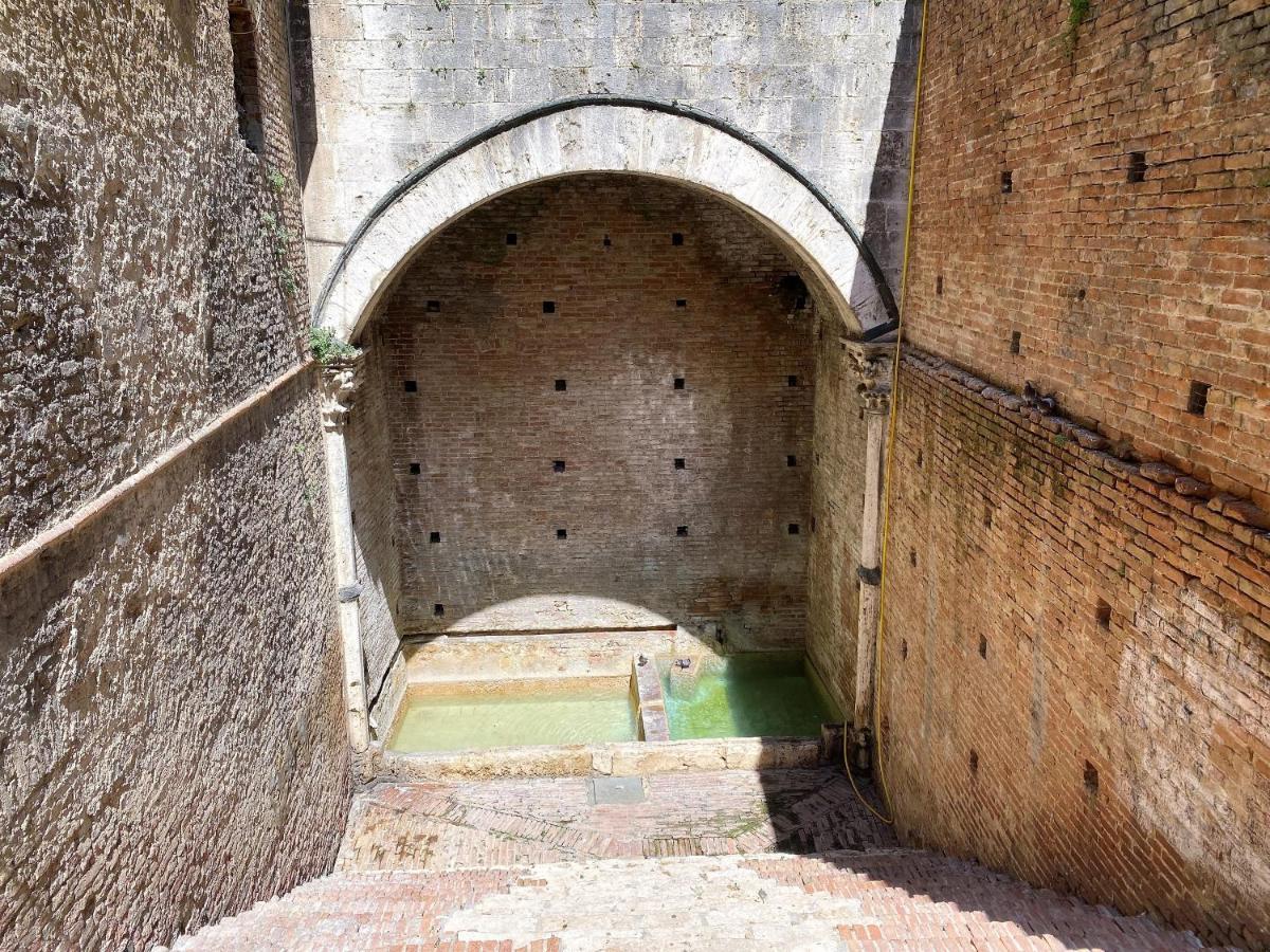La Fonte-With Balcony Close By Piazza Del Campo Siena Ngoại thất bức ảnh